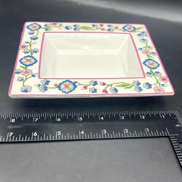 Lenox Shallow Bowl - Bouvier Floral Scalamandre - 8" x 6" - Picture 6 of 7